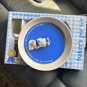 Boston Warehouse Cream and Blue Baker's Pie Set with Pie Pig
